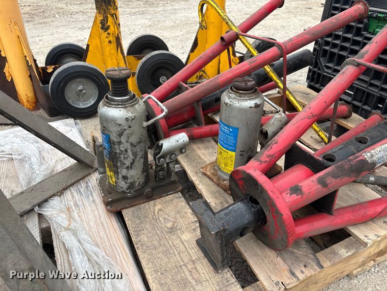 image for item FB5675 Jacks and jack stands