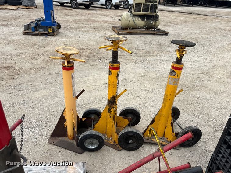 image for item FB5675 Jacks and jack stands