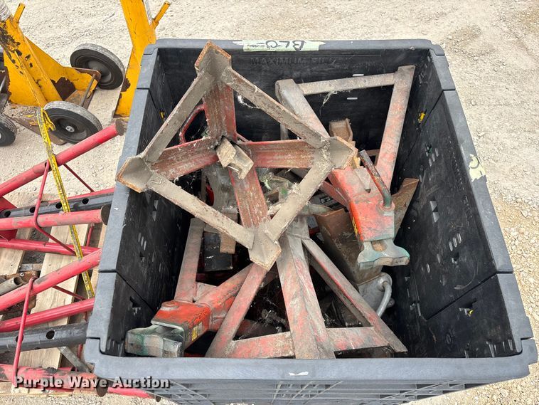 image for item FB5675 Jacks and jack stands