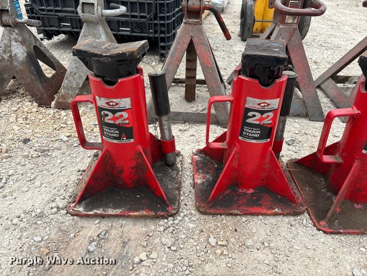 image for item FB5675 Jacks and jack stands