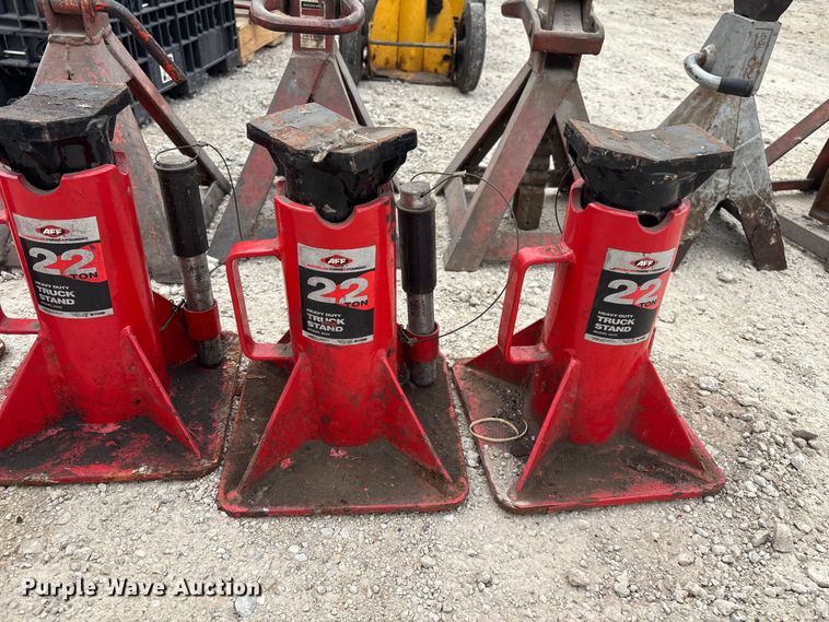 image for item FB5675 Jacks and jack stands