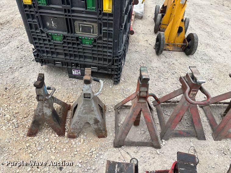 image for item FB5675 Jacks and jack stands