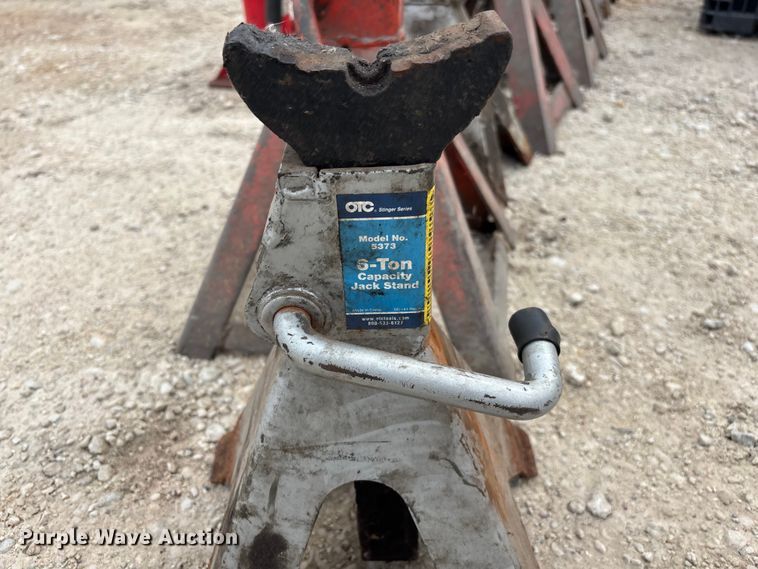 image for item FB5675 Jacks and jack stands