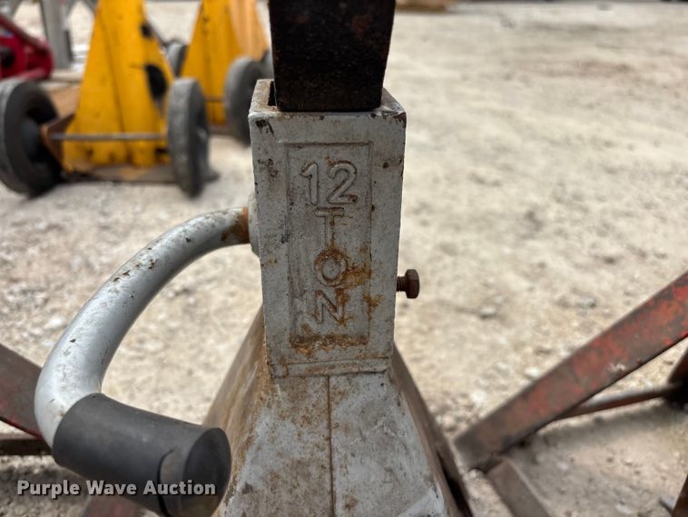 image for item FB5675 Jacks and jack stands