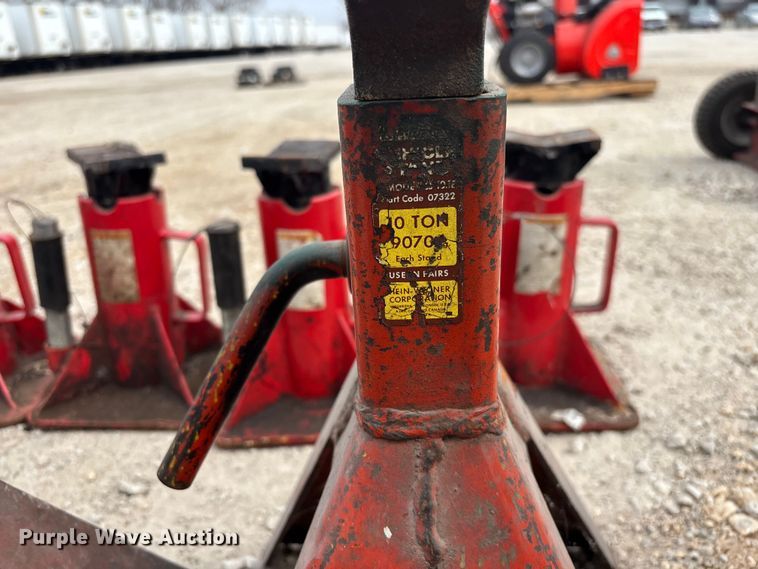 image for item FB5675 Jacks and jack stands