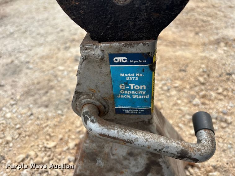 image for item FB5675 Jacks and jack stands