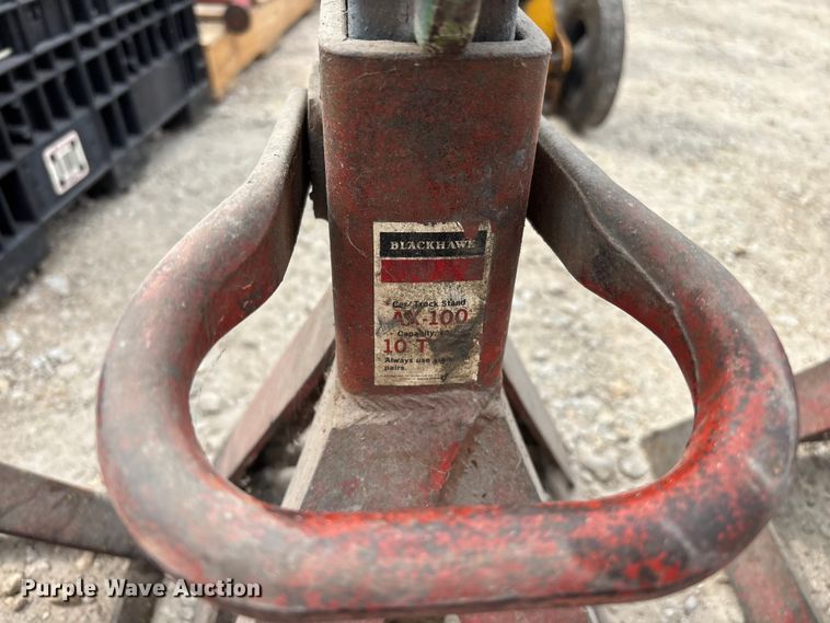 image for item FB5675 Jacks and jack stands