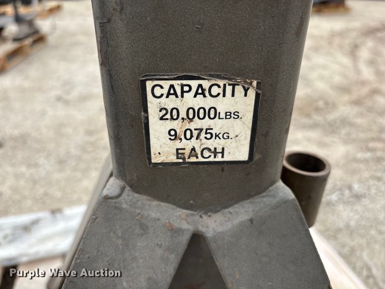 image for item FB5675 Jacks and jack stands