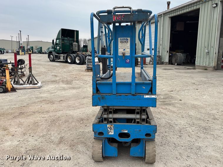 image for item FB5681 1999 Genie GS-2032 scissor lift