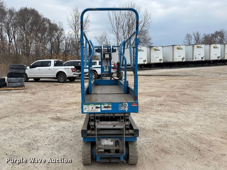 image for item FB5681 1999 Genie GS-2032 scissor lift