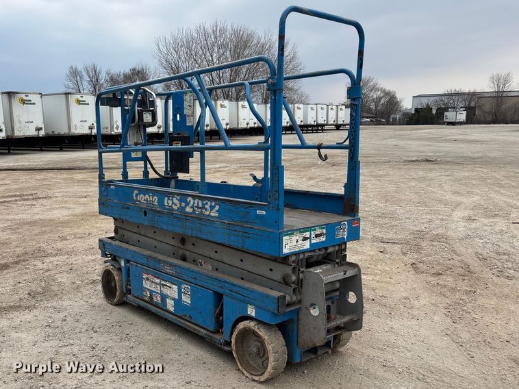 image for item FB5681 1999 Genie GS-2032 scissor lift