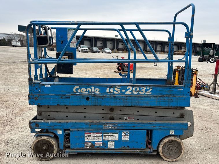 image for item FB5681 1999 Genie GS-2032 scissor lift