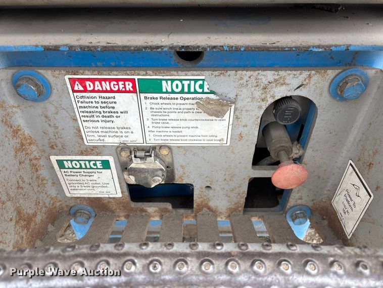 image for item FB5681 1999 Genie GS-2032 scissor lift