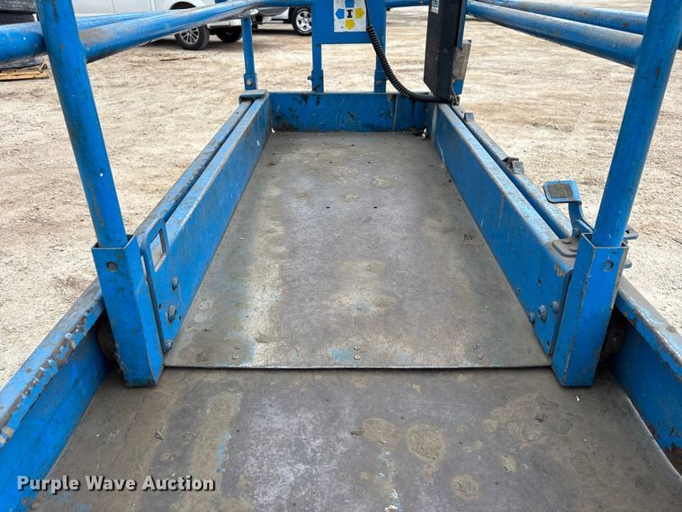 image for item FB5681 1999 Genie GS-2032 scissor lift