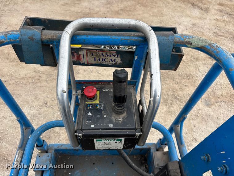 image for item FB5681 1999 Genie GS-2032 scissor lift