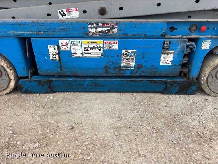 image for item FB5681 1999 Genie GS-2032 scissor lift