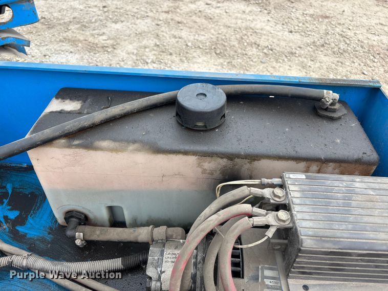 image for item FB5681 1999 Genie GS-2032 scissor lift