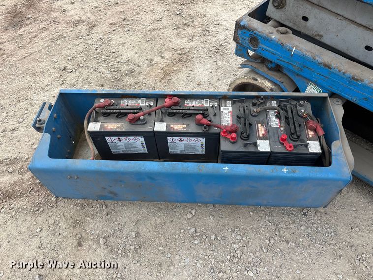 image for item FB5681 1999 Genie GS-2032 scissor lift