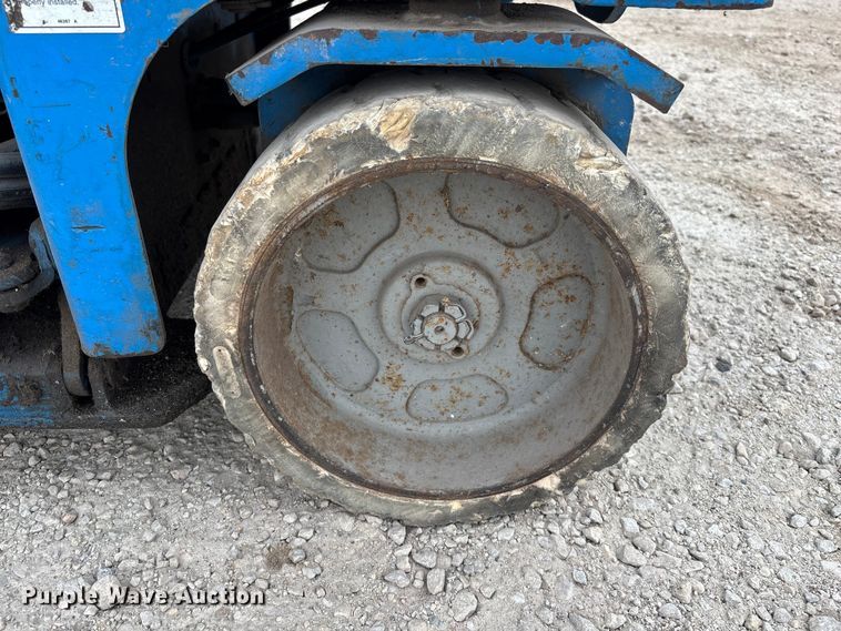 image for item FB5681 1999 Genie GS-2032 scissor lift