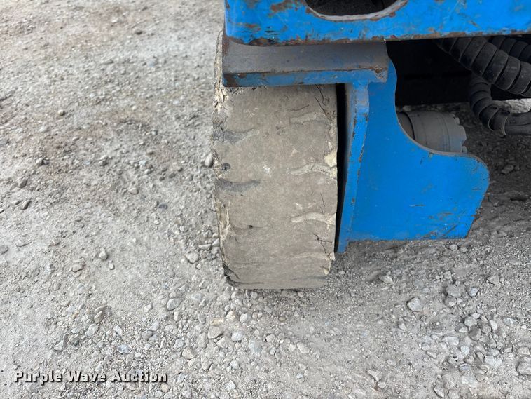 image for item FB5681 1999 Genie GS-2032 scissor lift