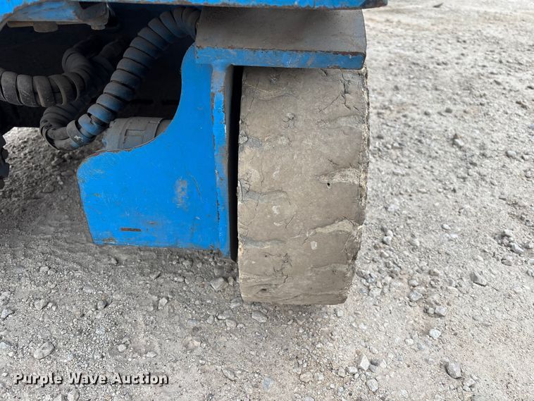 image for item FB5681 1999 Genie GS-2032 scissor lift