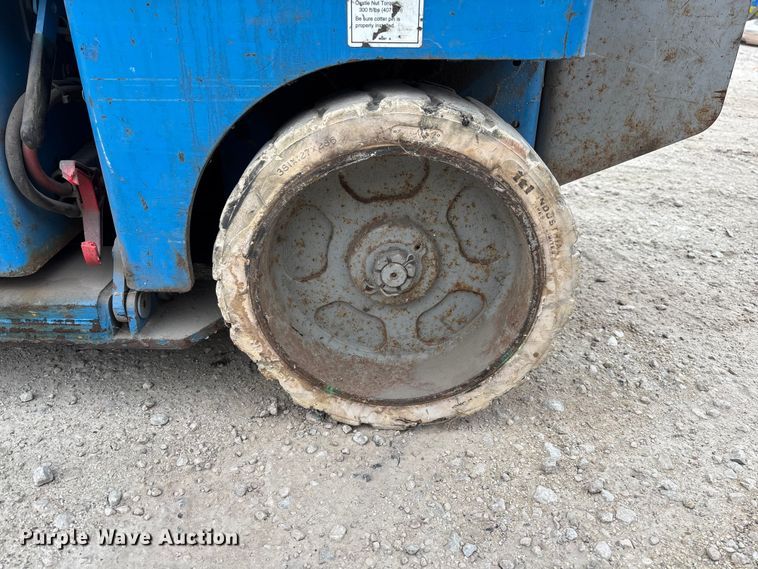 image for item FB5681 1999 Genie GS-2032 scissor lift