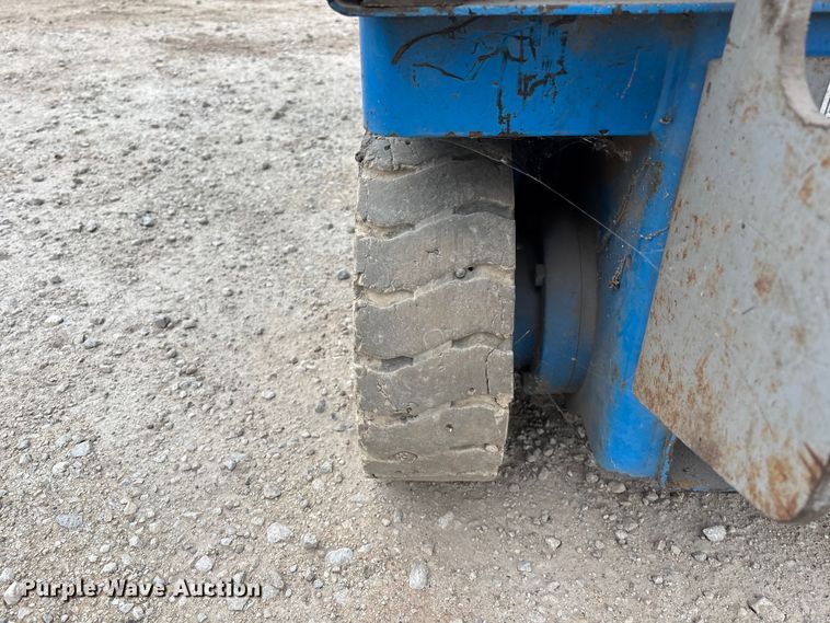 image for item FB5681 1999 Genie GS-2032 scissor lift