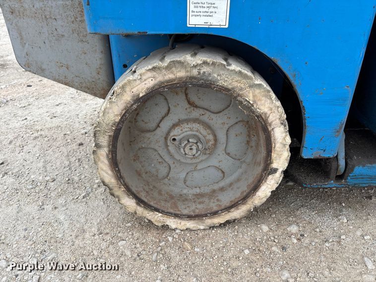 image for item FB5681 1999 Genie GS-2032 scissor lift