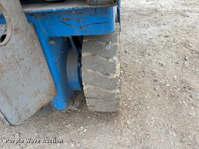 image for item FB5681 1999 Genie GS-2032 scissor lift