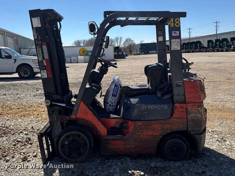 image for item FB5683 (8) Toyota forklifts