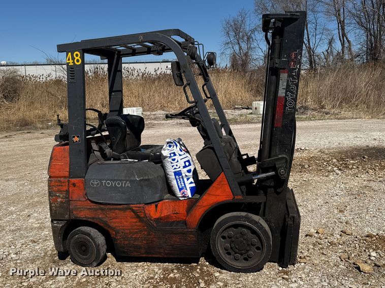 image for item FB5683 (8) Toyota forklifts