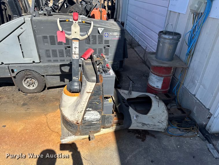 image for item FB5683 (8) Toyota forklifts