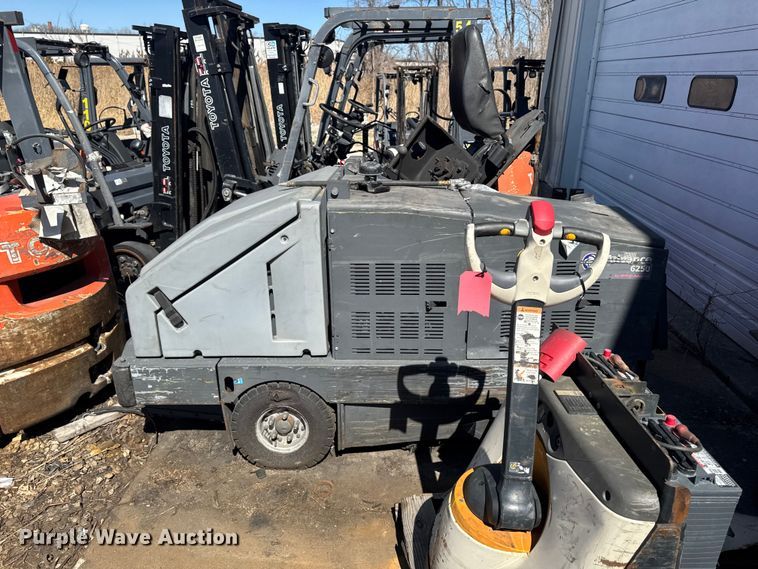 image for item FB5683 (8) Toyota forklifts