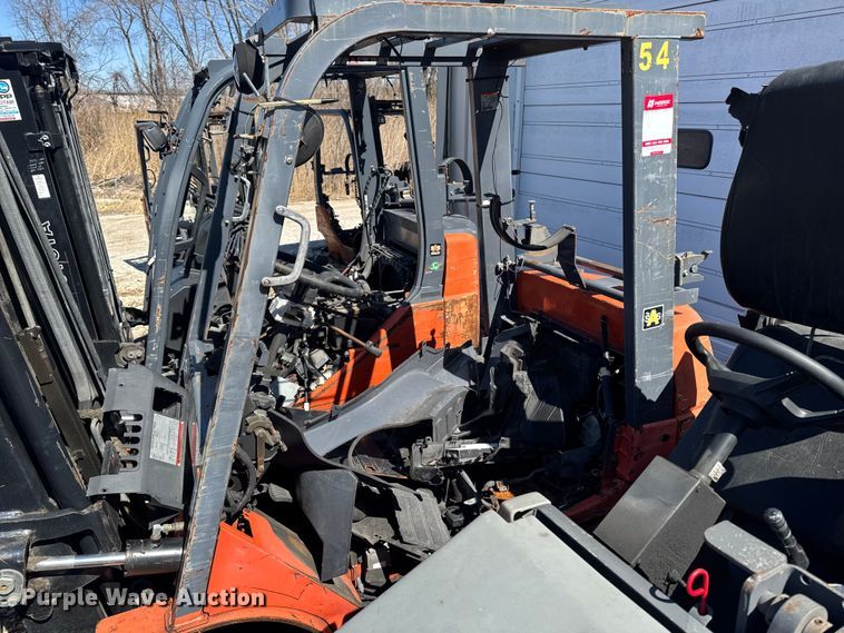 image for item FB5683 (8) Toyota forklifts
