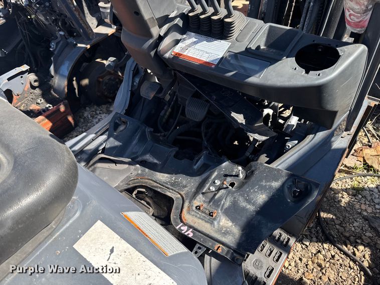 image for item FB5683 (8) Toyota forklifts