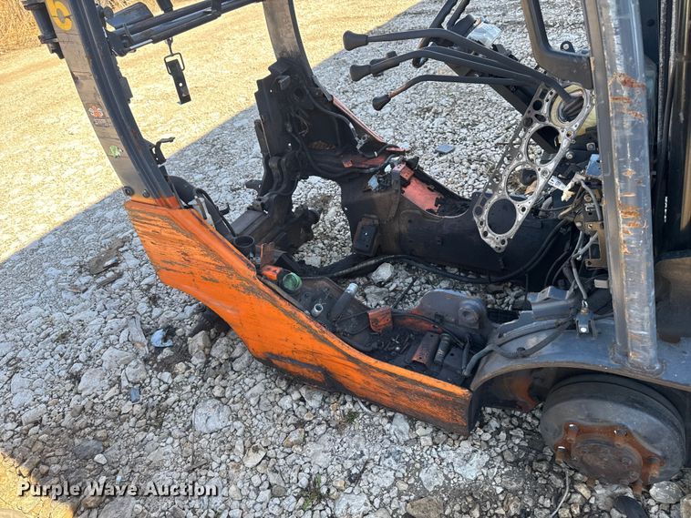 image for item FB5683 (8) Toyota forklifts