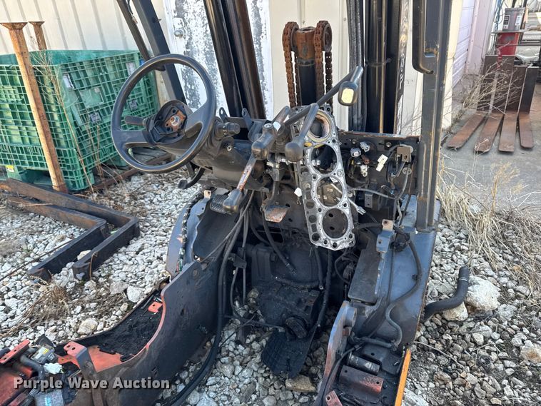 image for item FB5683 (8) Toyota forklifts