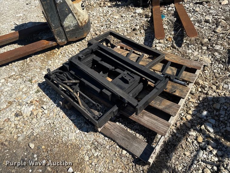image for item FB5683 (8) Toyota forklifts