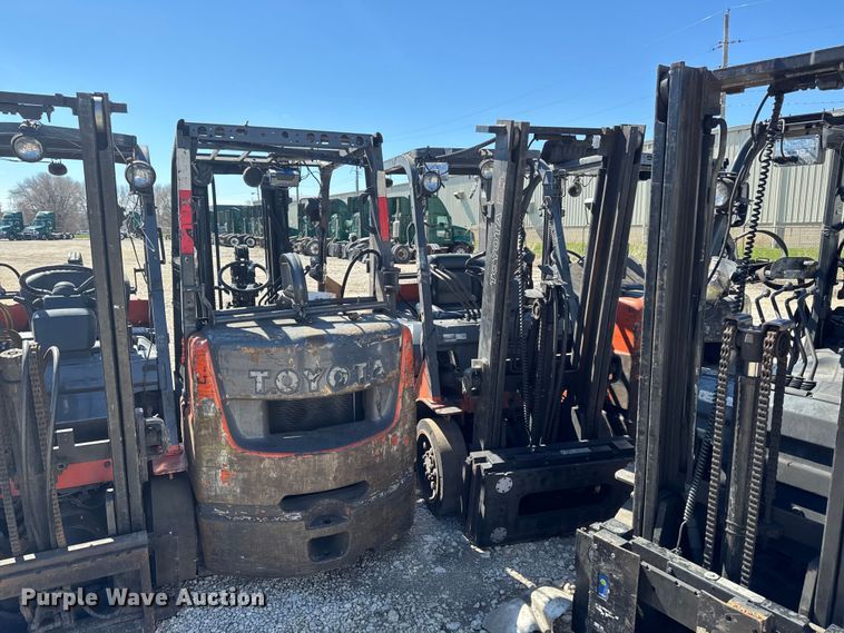 image for item FB5684 (7) Toyota forklifts