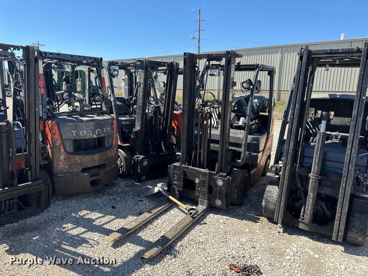 image for item FB5684 (7) Toyota forklifts