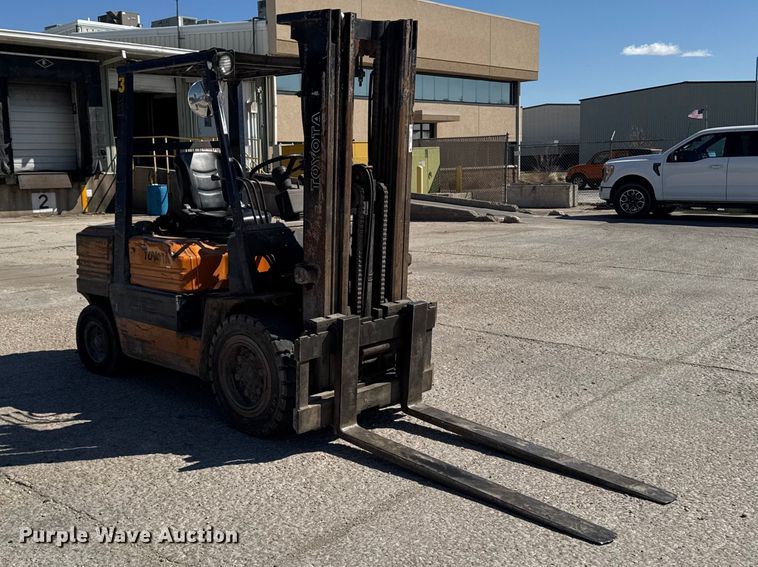 image for item FB5694 Toyota 02-5FG3 forklift