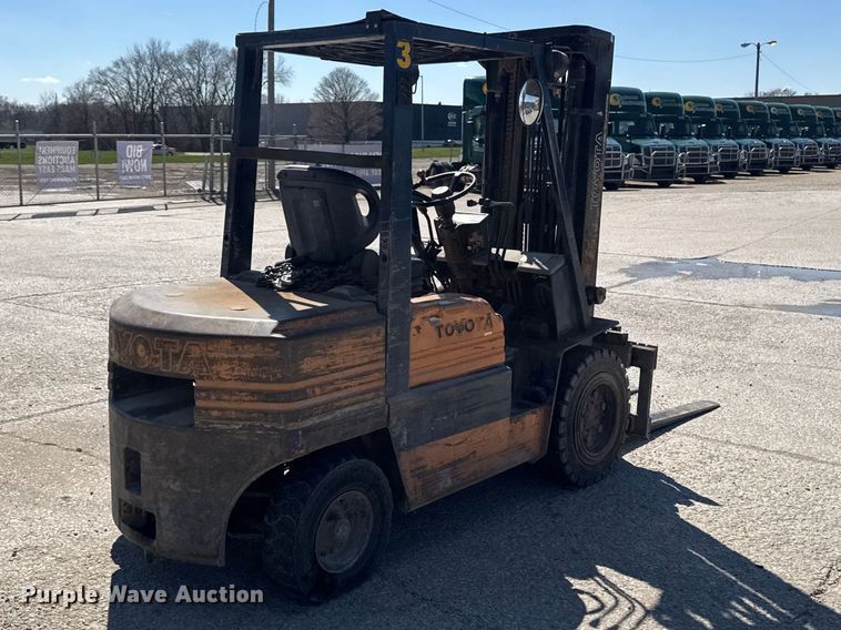image for item FB5694 Toyota 02-5FG3 forklift