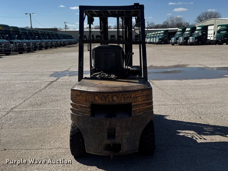 image for item FB5694 Toyota 02-5FG3 forklift