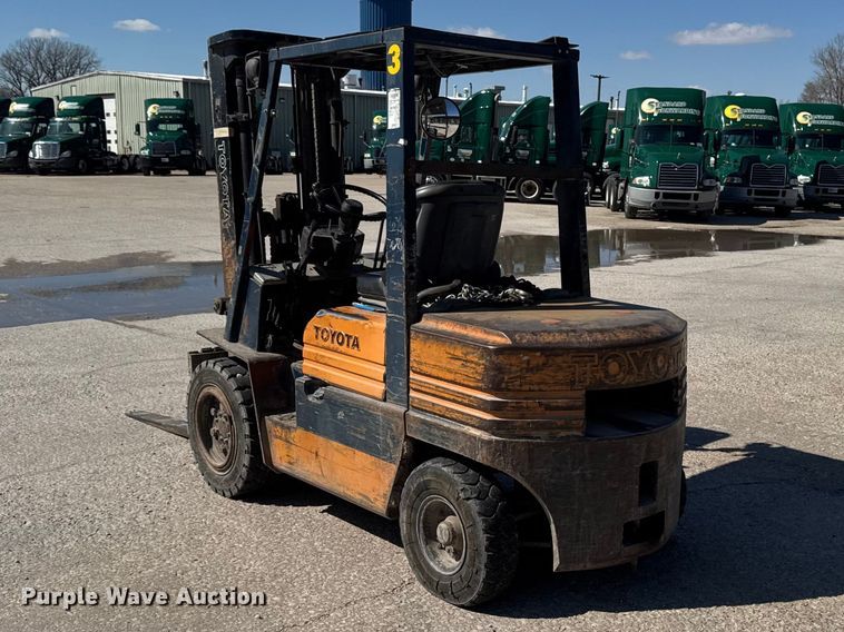 image for item FB5694 Toyota 02-5FG3 forklift