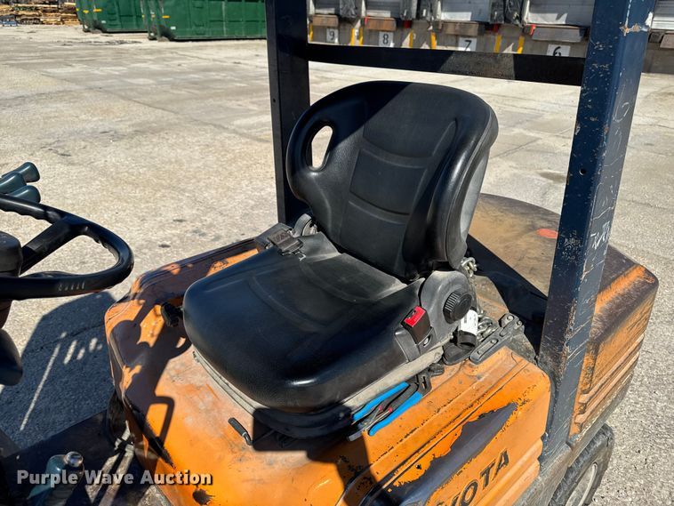 image for item FB5694 Toyota 02-5FG3 forklift