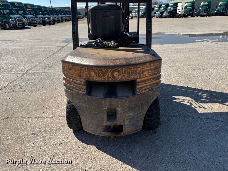 image for item FB5694 Toyota 02-5FG3 forklift