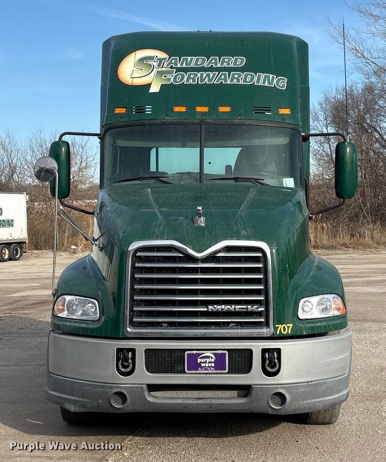 image for item FG1002 2016 Mack CXU613 semi truck