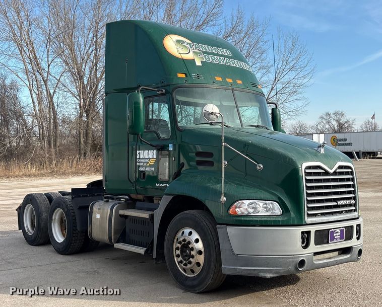 image for item FG1002 2016 Mack CXU613 semi truck