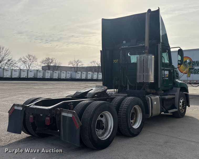 image for item FG1002 2016 Mack CXU613 semi truck