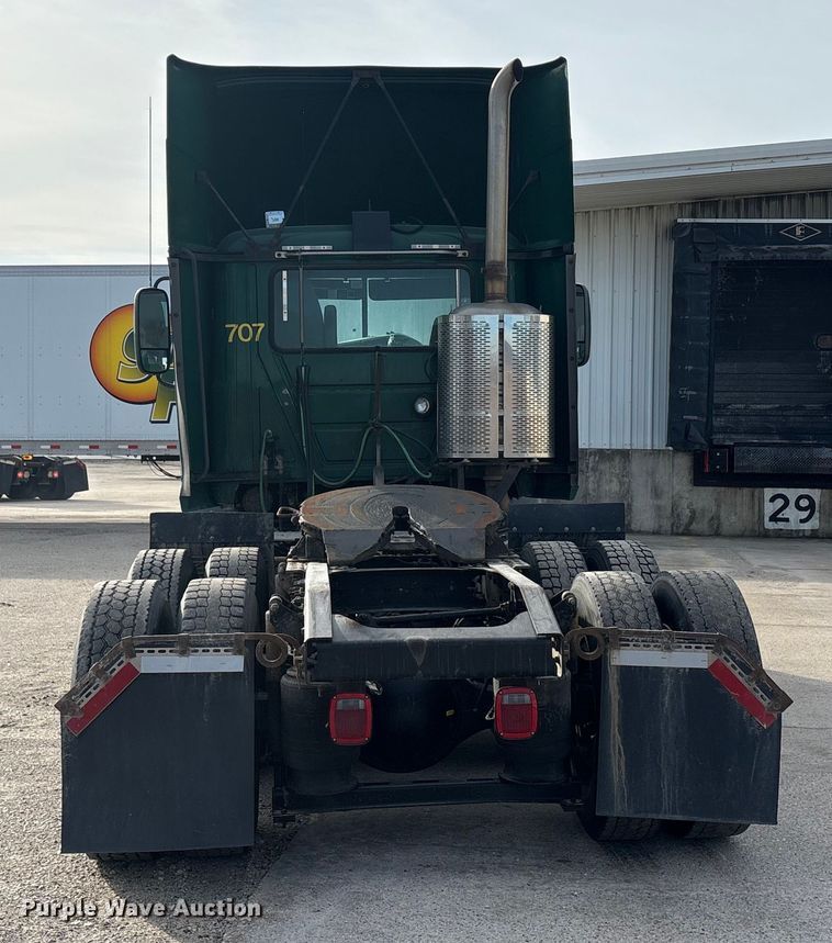 image for item FG1002 2016 Mack CXU613 semi truck